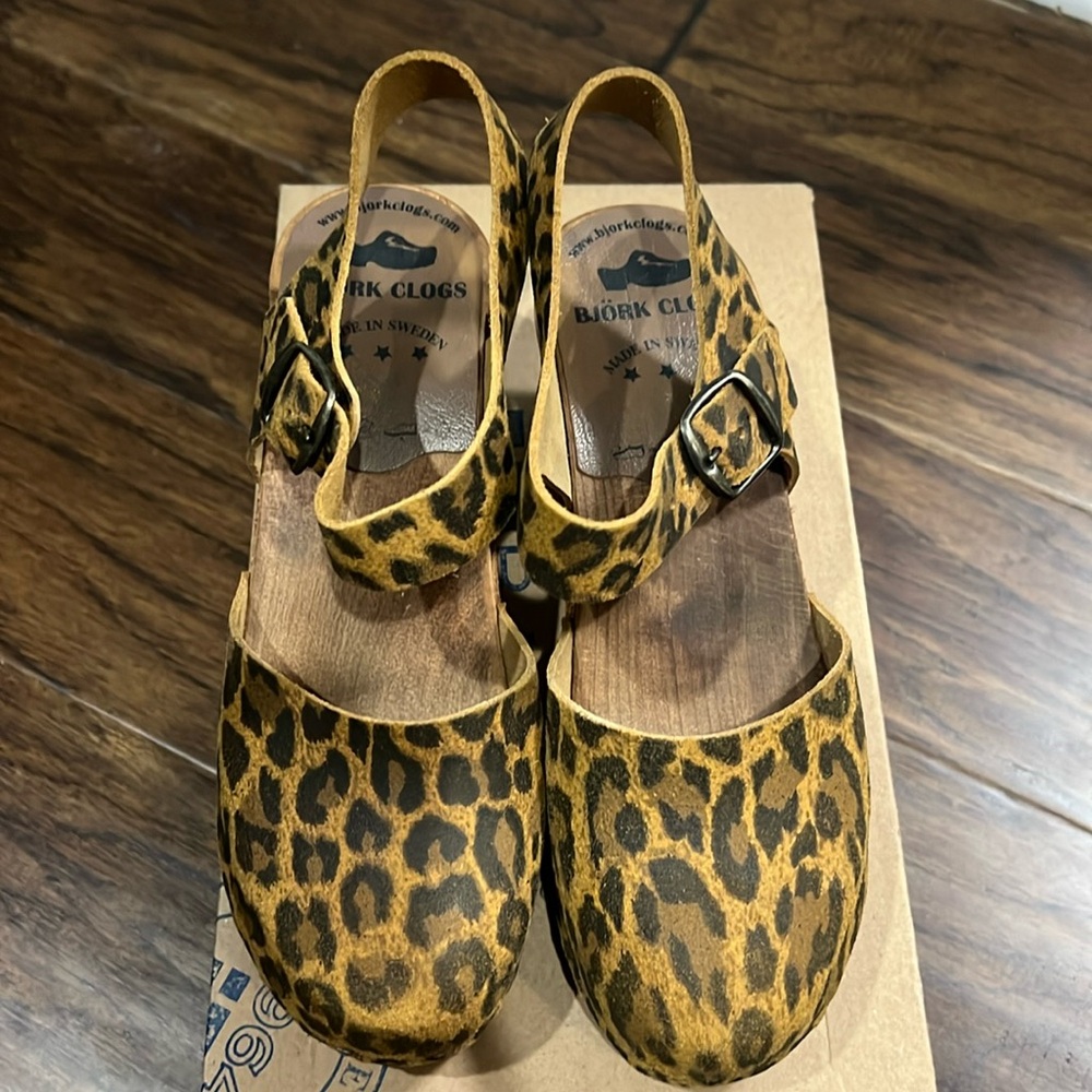 Bjork leopard clogs 37